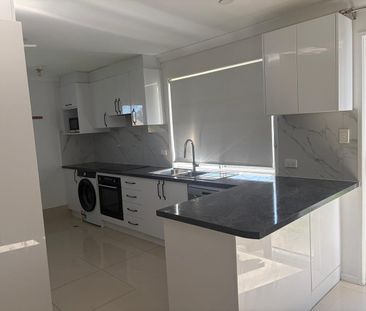 Newly renovated kitchen and bathroom - Photo 2