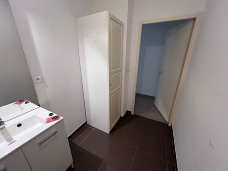 Location Appartement 3 pièces 70m² - Photo 3