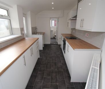 House - Terraced For Rent Wern Crescent, Treharris - Photo 3