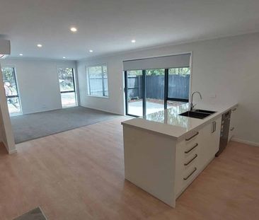 Stylish new townhouse - Photo 4