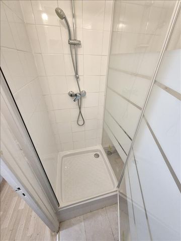 1 pièce - 19,75 m² - 3ème étage - Colocation non autorisée - Photo 3