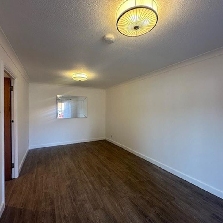 Available 2 Bed Apartment - Photo 1