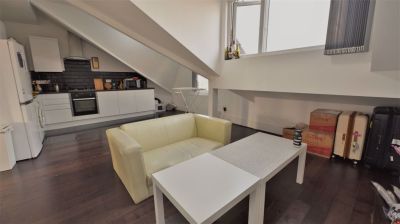 2 bedroom Flat in Kelso Road, Leeds - Photo 4