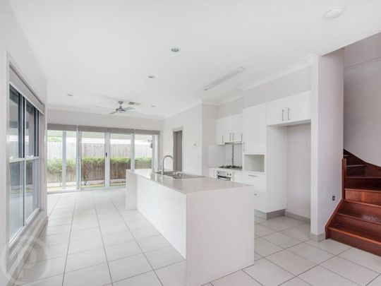 59, Lawson Street, QLD, Morningside - Photo 1