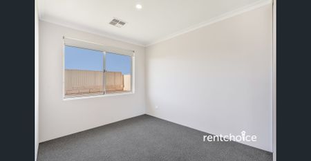 Beautiful Family home in Sought after Florida Beach, Dawesville - Photo 2