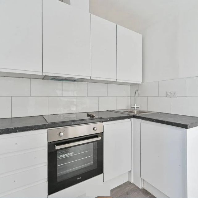 Conyers Road, SW16, London - Photo 2