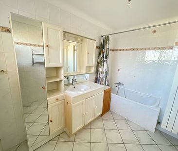 Location Appartement 3 pièces 77m² - Photo 6