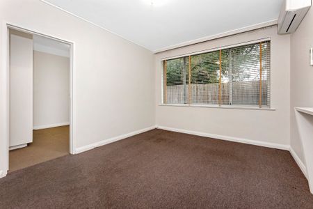 Roomy One Bedroom Apartment! - Photo 2