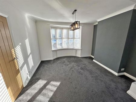 3 bedroom semi-detached house to rent - Photo 2