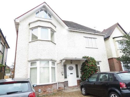 Bedroom Ground Floor Flat In Winton, BH9 - Photo 4