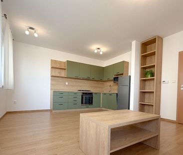 Zariadený 3-izbový byt s parkovacím státím v lukratívnom prostredí - Photo 3