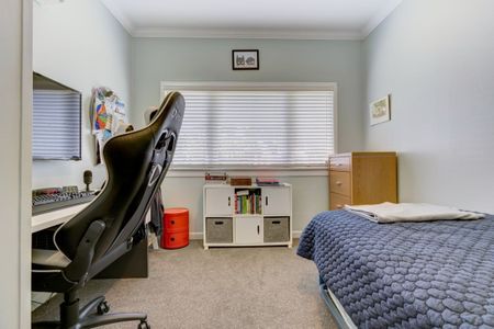 Spacious 4-Bedroom Family Home with sleepout for Rent in Kensington - Photo 5