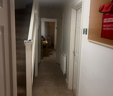 1 bedroom in a house share to rent - Photo 4 | Rentumo