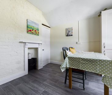 2 bedroom maisonette to rent - Photo 4