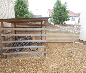 1 bedroom in a house share to rent - Photo 1