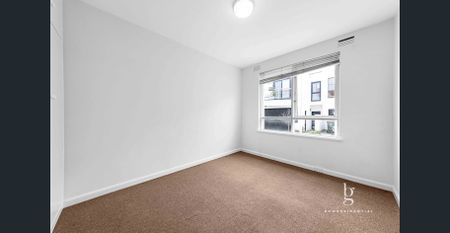 Amazing 2 bedroom apartment in central Windsor location - Photo 5