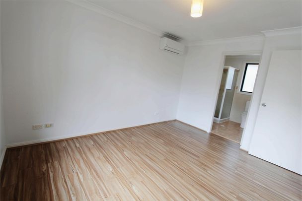 Beautiful Villa in Darcy Road Public School Catchment – With Whole-Home Water Filtration - Photo 1