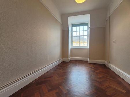 3 bedroom flat to rent - Photo 5