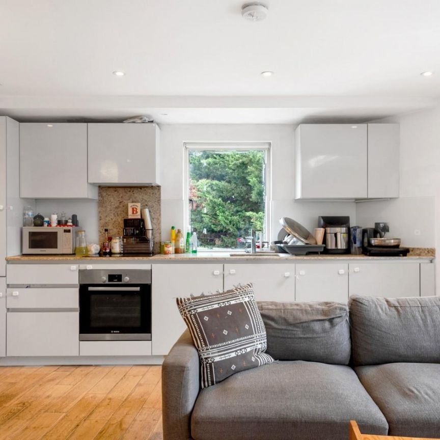 2 bedroom Flat To Let Total Size: 600 SQ FT - Photo 1