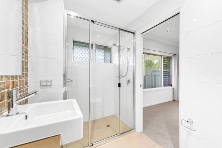 Luxury Bluewater Apartment - Photo 5