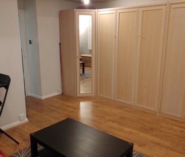 Studio Flat, Camden High Street, NW1 - Photo 5