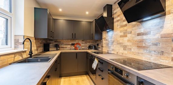 Stunning rooms in central house share Room 4 - Photo 2