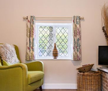 4 bedroom semi-detached house to rent - Photo 1