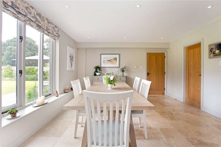 A four bedroom barn conversion surrounded by countryside. - Photo 4