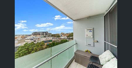 MODERN SPLIT LEVEL APARTMENT - Photo 4