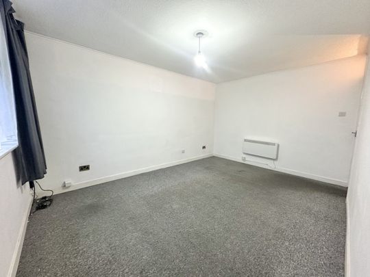 Stonehouse Lane, Coventry - - Photo 1