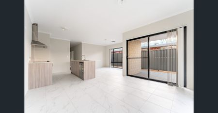 Modern 3-Bedroom, 2-Bathroom Duplex in the Heart of Baldivis - Photo 3