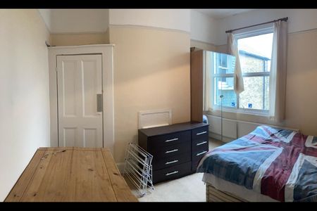Room in a Shared House, Galveston Road, SW15 - Photo 3
