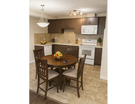 Modern Corner Unit Townhouse In Sage Hill – 2 Bed, 1.5 Bath With Garage. - Photo 2