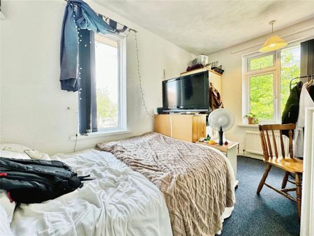 6 bedroom semi-detached house to rent - Photo 2