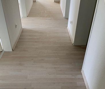 In Renovierung, neues Wannenbad und neuer Laminat - Photo 6