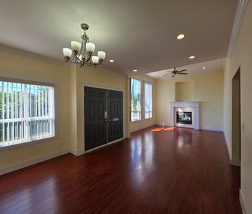 Large 3 Bedroom Home on Neville Street in South Burnaby - Photo 1