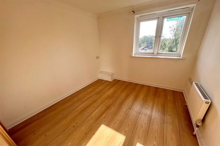 Midanbury Court, SO18 - Photo 2