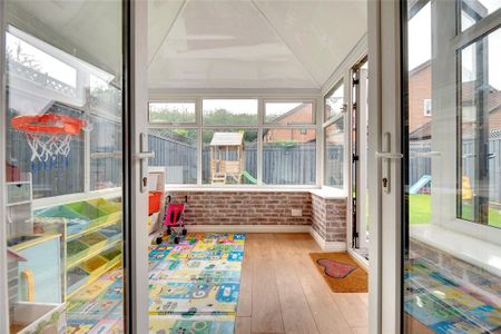 4 bedroom semi-detached house to rent - Photo 3