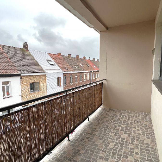 Bel-etage woning met 4 slaapkamers, garage en balkon. - Foto 1