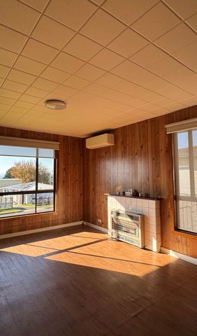 3 bedroom light-filled home - Photo 4