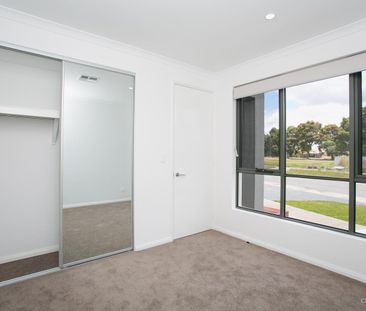 3 Bedroom, 2 Bathroom + Courtyard & 2 Carbay - Photo 3