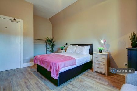 1 bedroom in a house share to rent - Photo 2