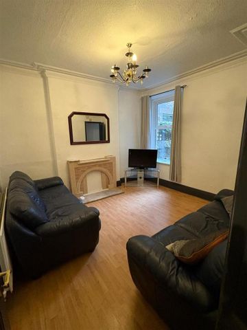 4 bedroom private hall to rent - Photo 2