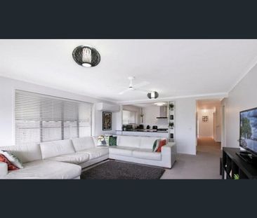 1/14 Crimson Crt, Miami, Qld 4220 - Photo 2