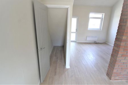 Roman Way, Pewsham, Chippenham, SN15 - Photo 4