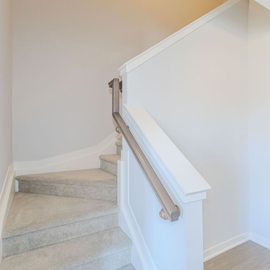 For Lease - 22 Stitch Mews, Stittsville - Munster - Richmond, Ontario - Photo 1