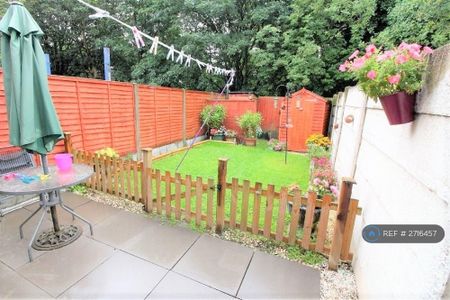 4 bedroom terraced house to rent - Photo 4