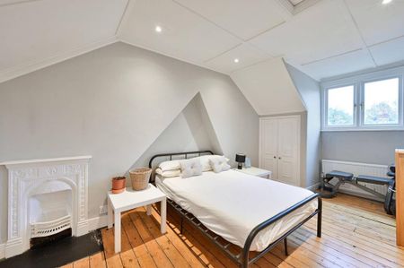 4 bedroom terraced house to rent - Photo 3