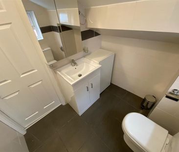 Chester Road North, Kidderminster - Photo 3