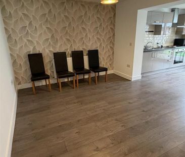4 bedroom semi-detached house to rent - Photo 1
